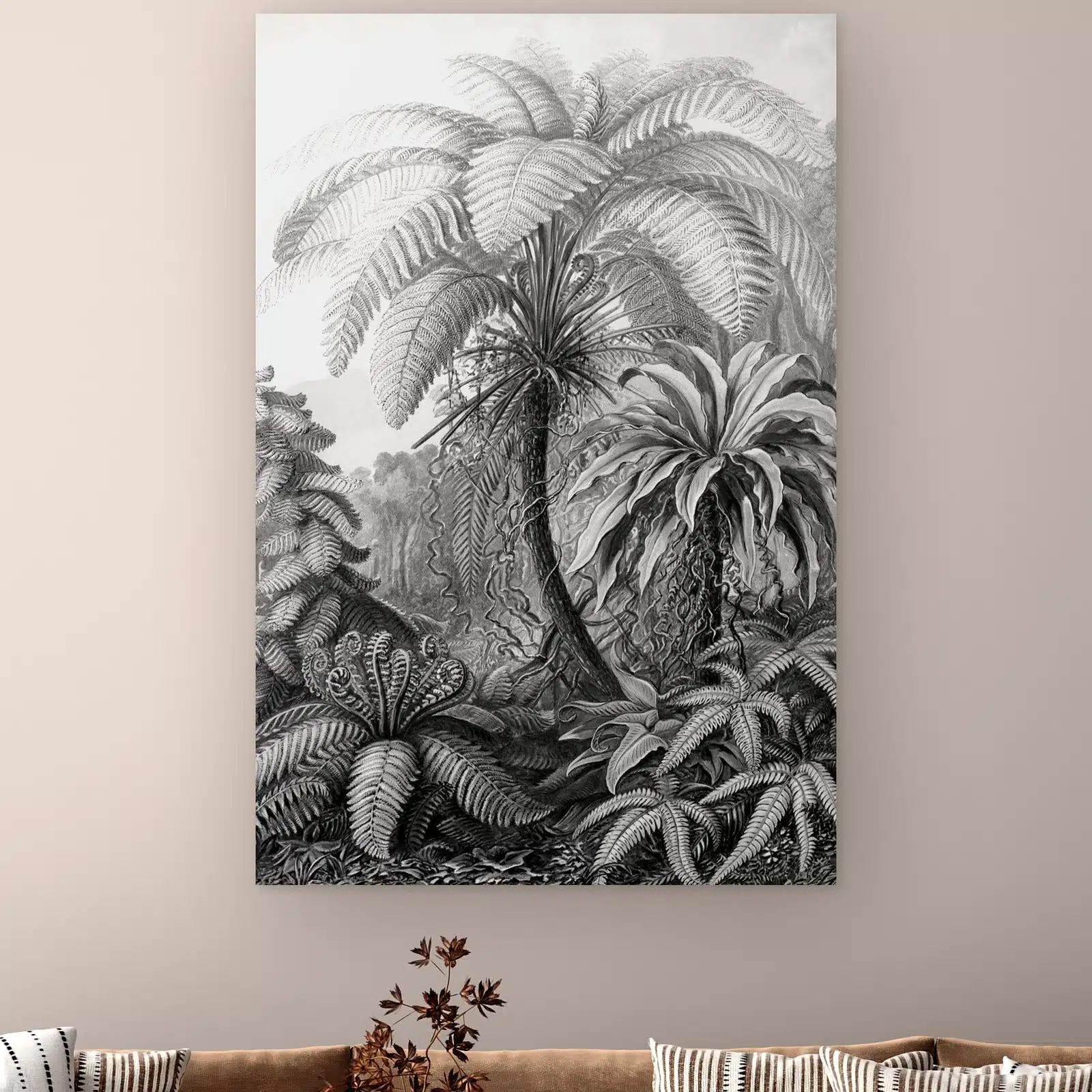Filicinae zwart wit van Ernst Haeckel aan de muur boven een bank met gestreepte kussens