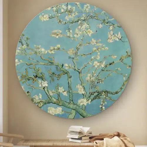 Muurcirkel Amandelbloesem van Vincent van Gogh aan de muur boven een houten bankje met boeken