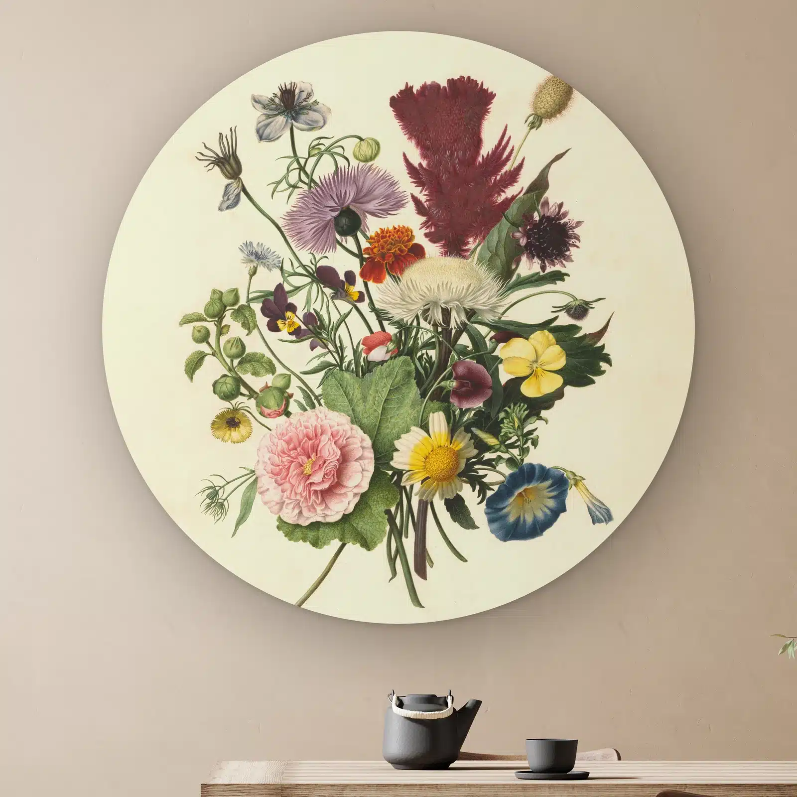 Muurcirkel Boeket bloemen aan de muur boven een houten tafel met theepot
