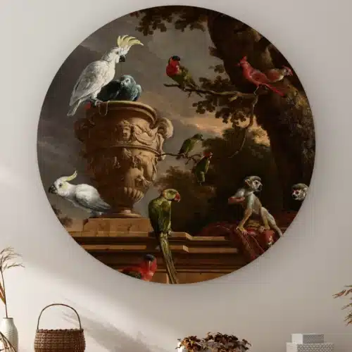 Muurcirkel De Menagerie van Melchior d' Hondecoeter aan de muur boven een kast met een rieten mandje