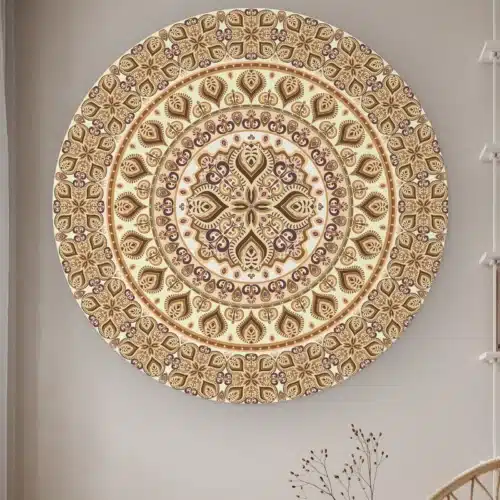 Muurcirkel Perzisch beige aan de muur in een lichte kamer met droogbloemen