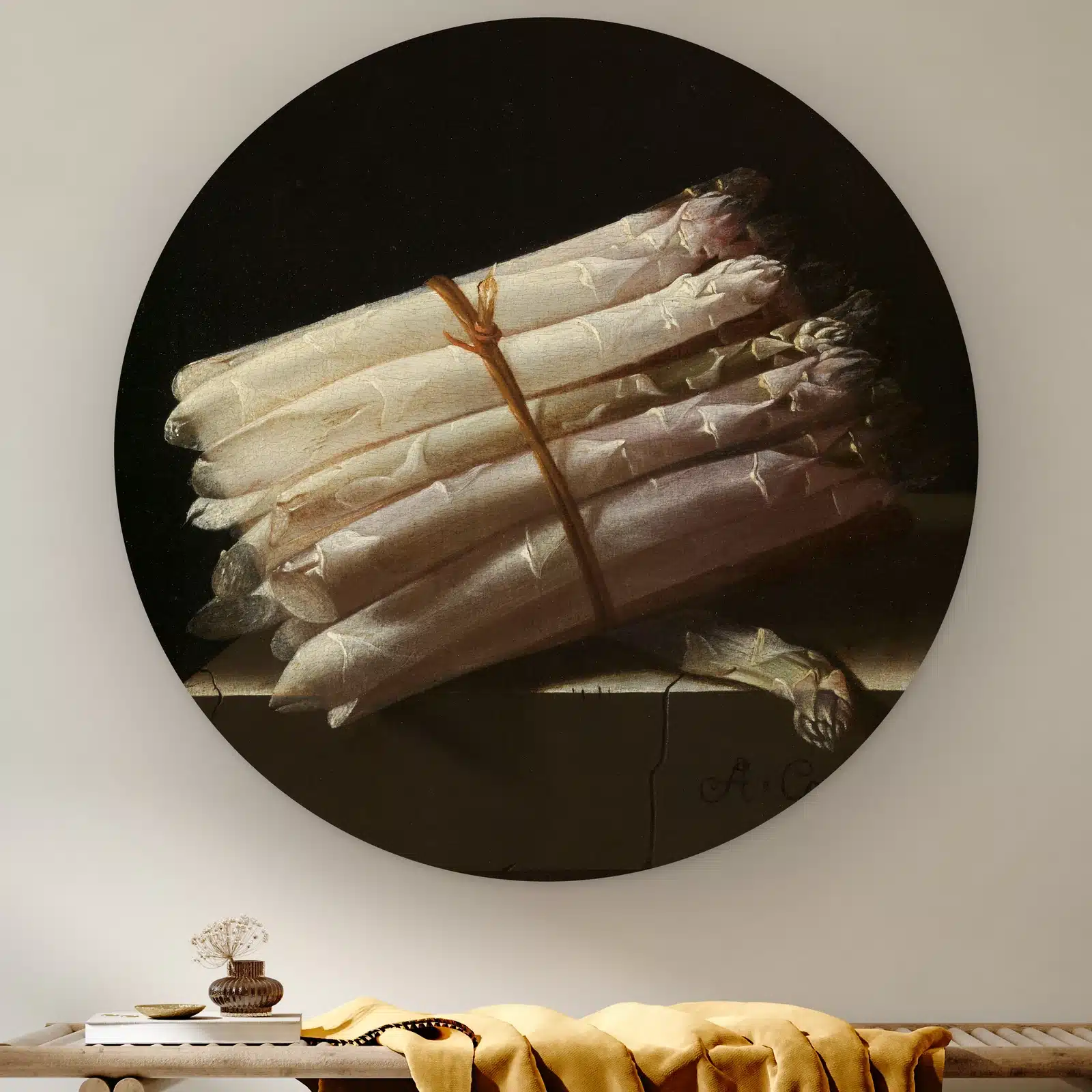 Muurcirkel Stilleven met asperges van Adriaen Coorte aan de muur boven een houten bank met een okergele plaid