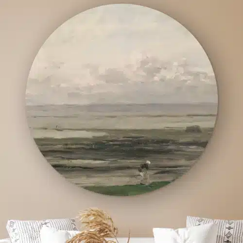 Muurcirkel Strand bij eb van Charles-François Daubigny aan de muur boven een witte bank met kussens