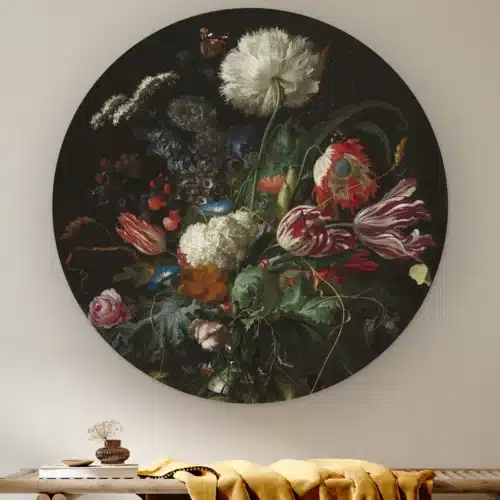 Muurcirkel Vaas met bloemen 2 van Jan Davidsz. de Heem aan de muur boven een houten bank met een okergele plaid