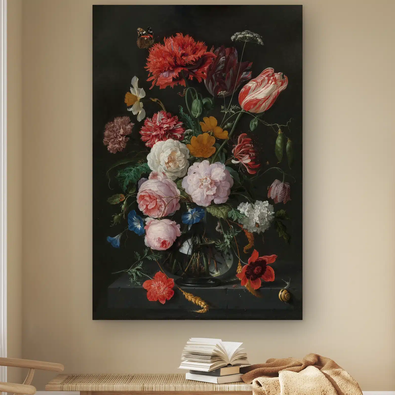 Stilleven met bloemen in een glazen vaas van Jan Davidsz. de Heem aan de muur boven een houten bankje met boeken