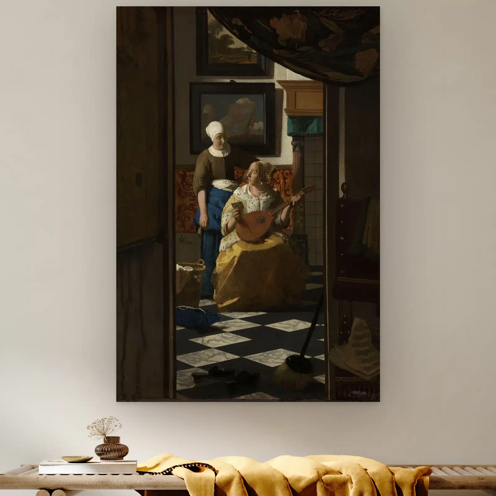 De liefdesbrief van Johannes Vermeer aan de muur boven een houten bank met een okergele plaid
