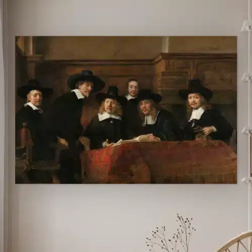 De Staalmeesters van Rembrandt van Rijn aan de muur in een lichte kamer met droogbloemen