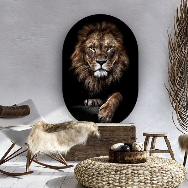 Scandinavisch interieur gecombineerd met een stoere leeuw op een wandovaal