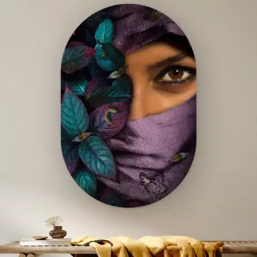 Muurovaal Mystieke vrouw aan de muur boven een houten bank met een okergele plaid