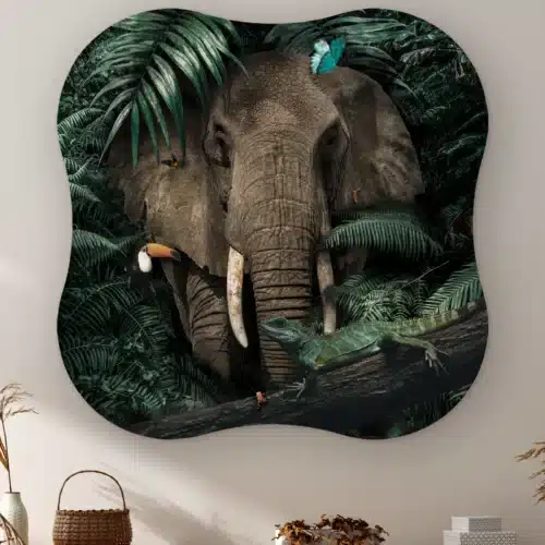 Organische vorm Jungle olifant aan de muur boven een kast met een rieten mandje