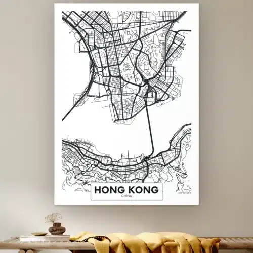Plattegrond Hong Kong aan de muur boven een houten bank met een okergele plaid