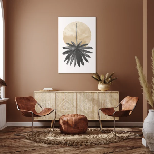 Abstracte hangende bloem aan een terracotta muur boven een dressoir