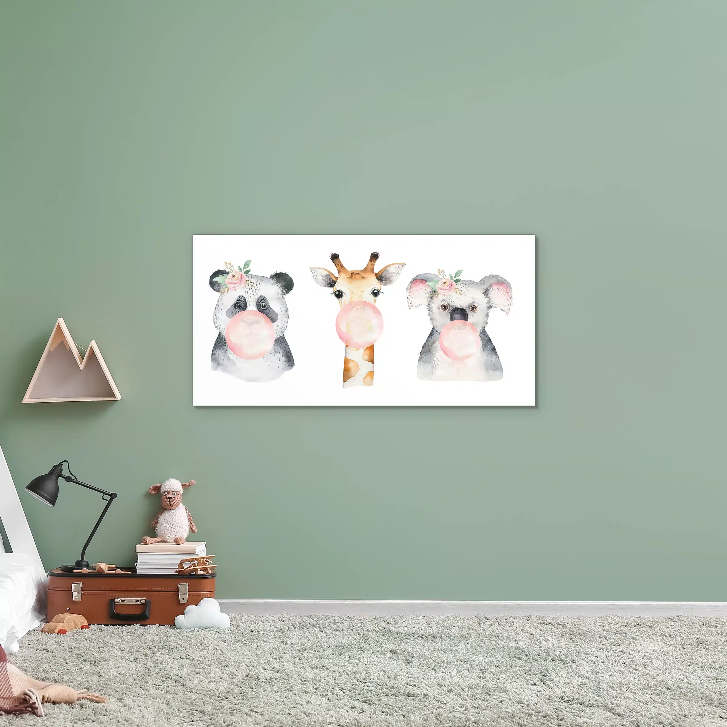 Bellenblazende dieren aan een saliegroene muur in een kinderkamer