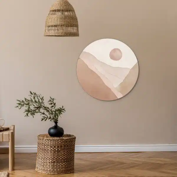 Muurcirkel abstracte bergvallei aan een zandkleurige muur
