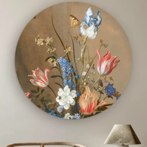 Schilderij bloemen in vaas als muurcirkel: iris, gevlamde tulpen, blauwe hyacinten en een vlinder, Balthasar van der Ast