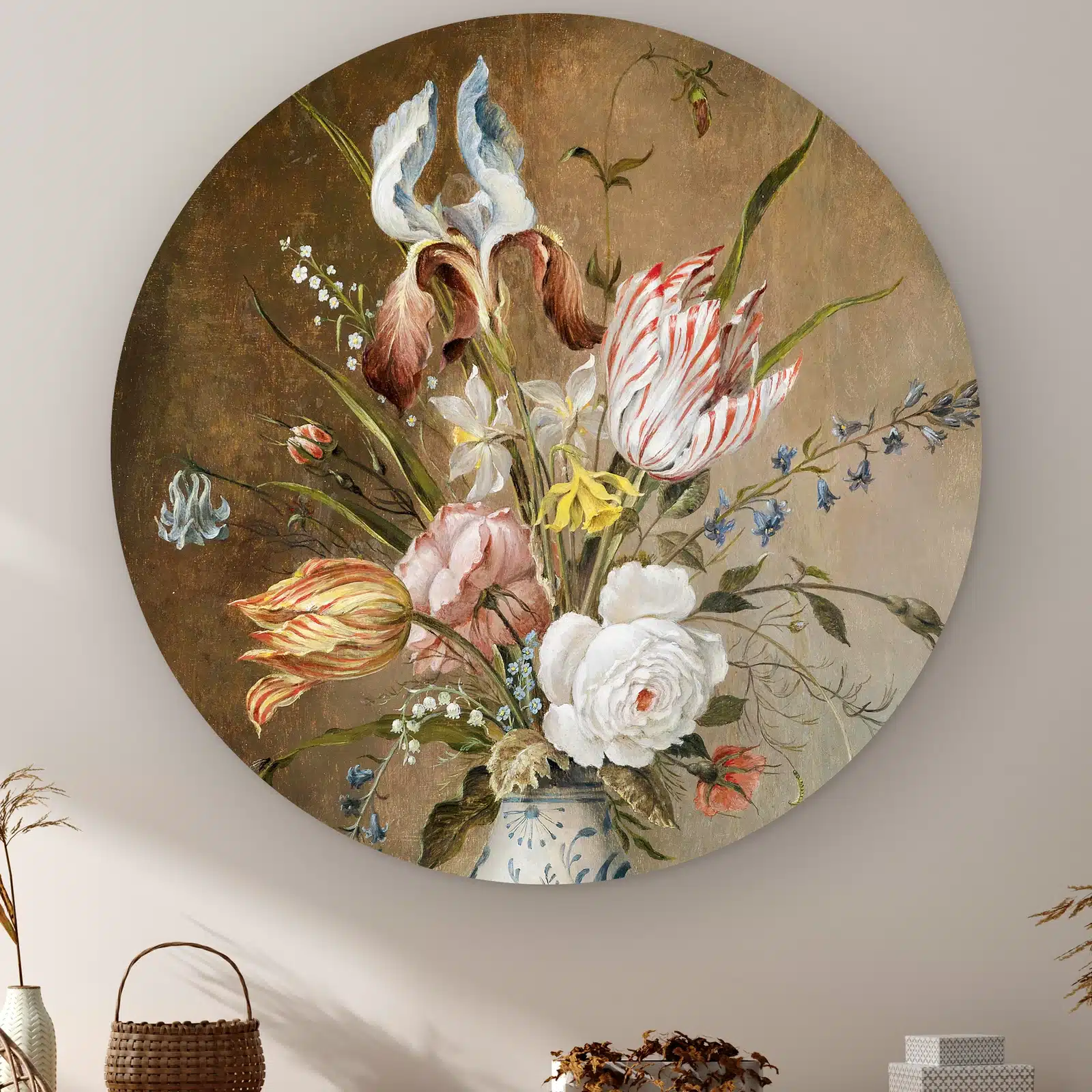 Rond schilderij bloemen als muurcirkel: irissen, gevlamde tulpen en rozen, kring van Van der Ast