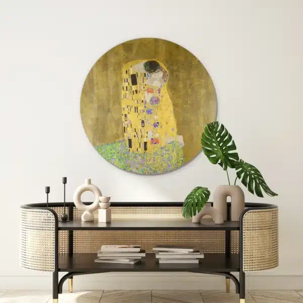 Klimt schilderij als muurcirkel boven een rotan console
