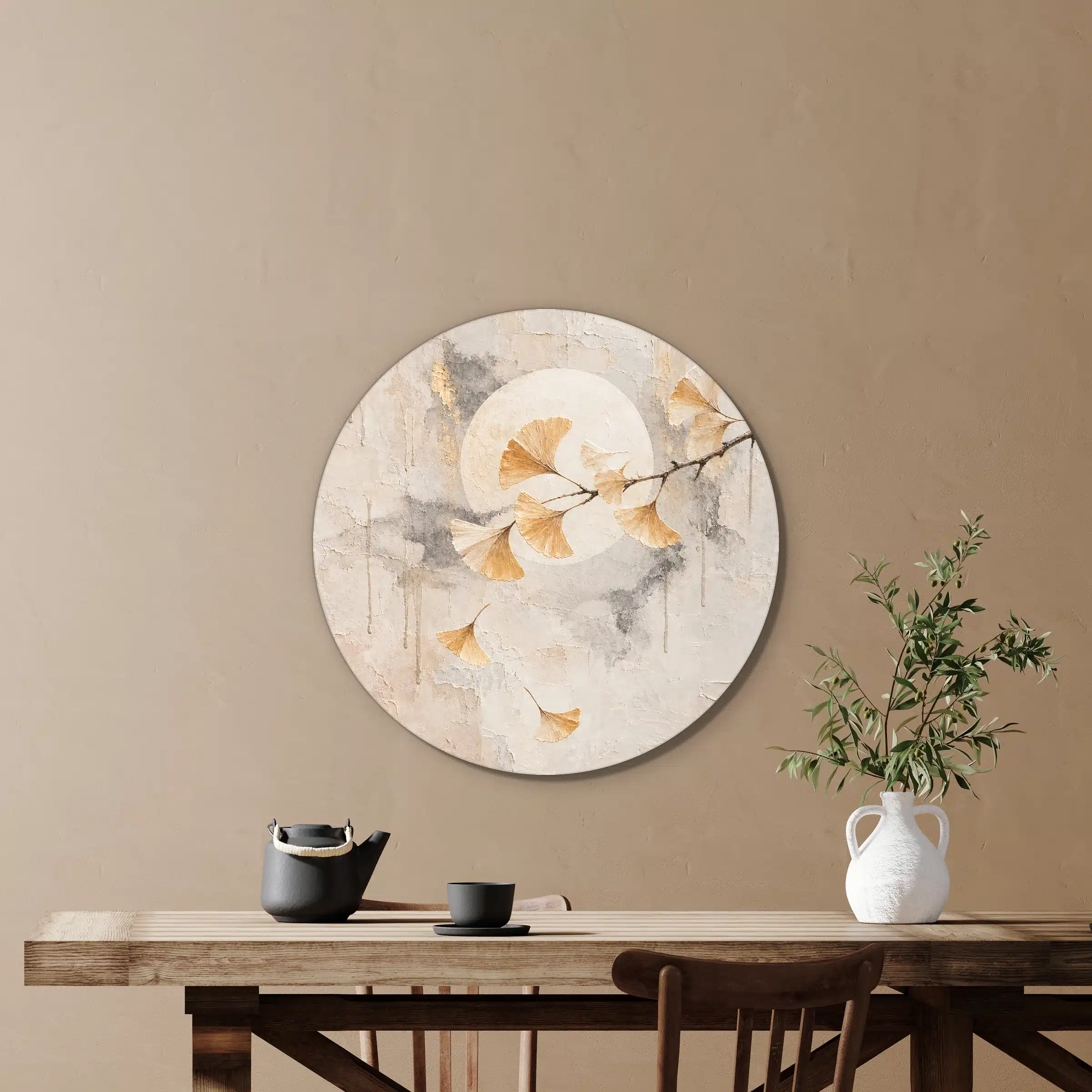 Ginkgo schilderij als muurcirkel in een eetkamer boven de eettafel