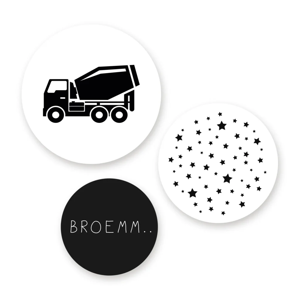 Muurcirkel set cementwagen los op wit: betonmixer, sterretjes en zwarte cirkel met BROEMM..