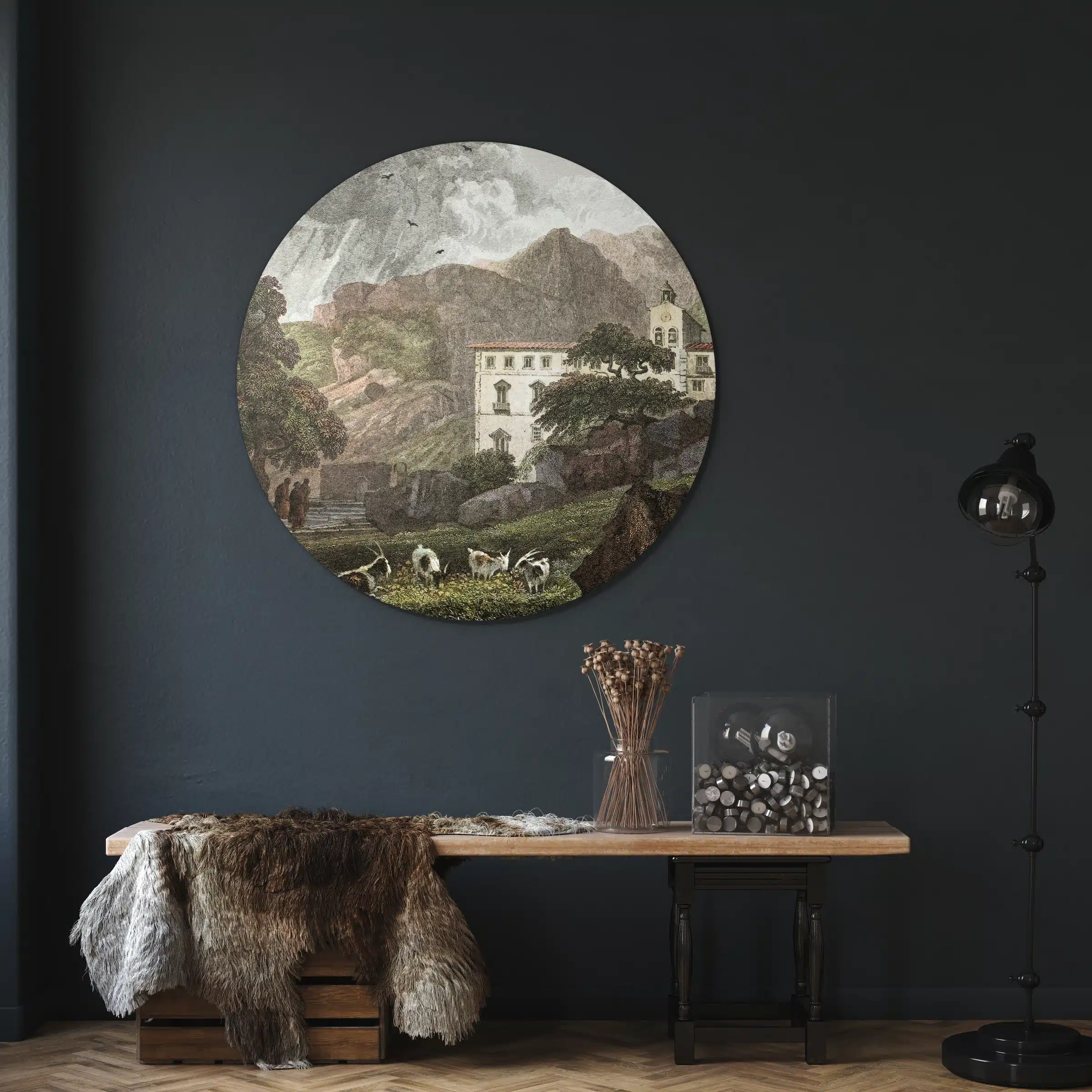Muurcirkel Siciliaans huis aan een donkerblauwe muur boven een houten bankje