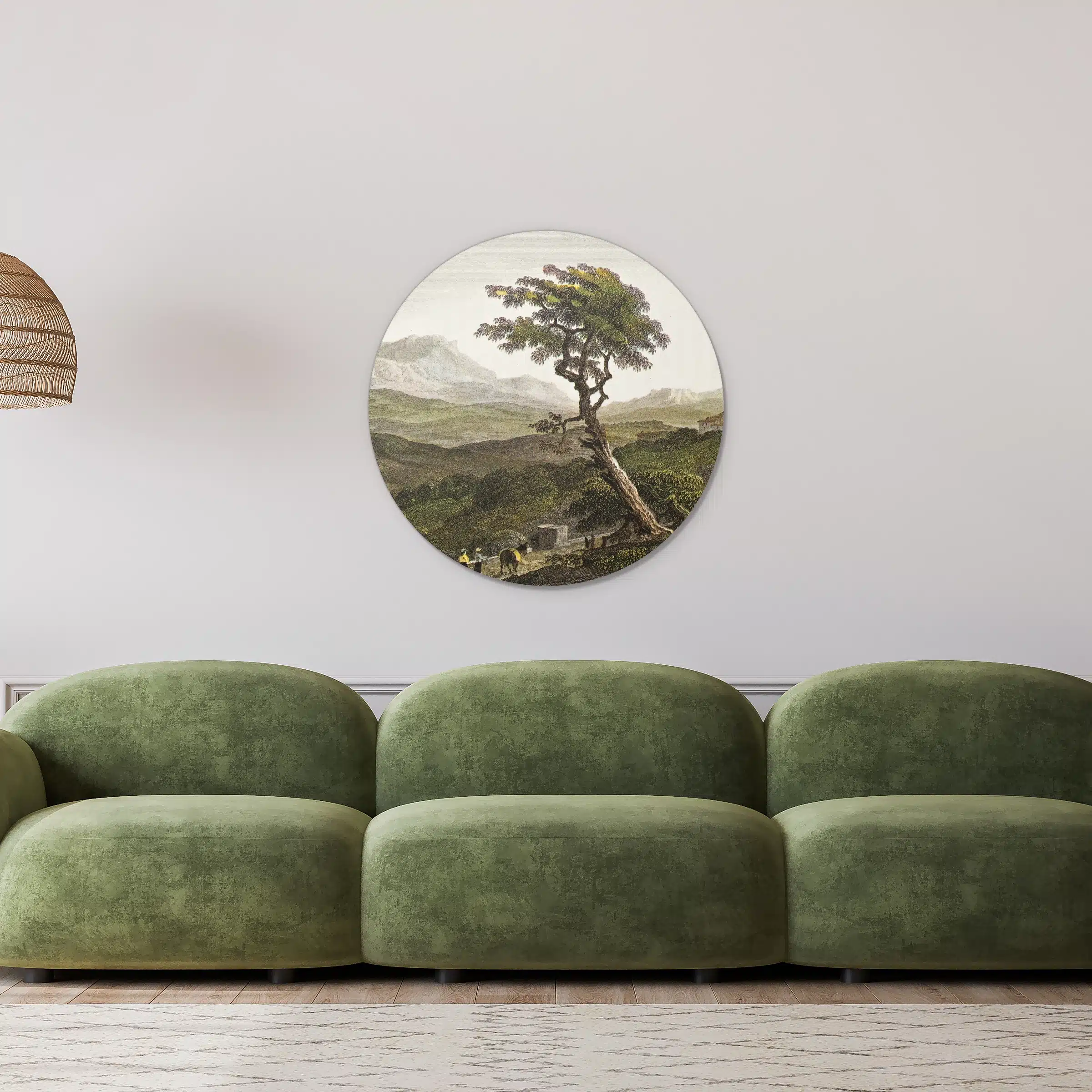 Muurcirkel Siciliaanse boom in een lichte woonkamer boven een groene bank