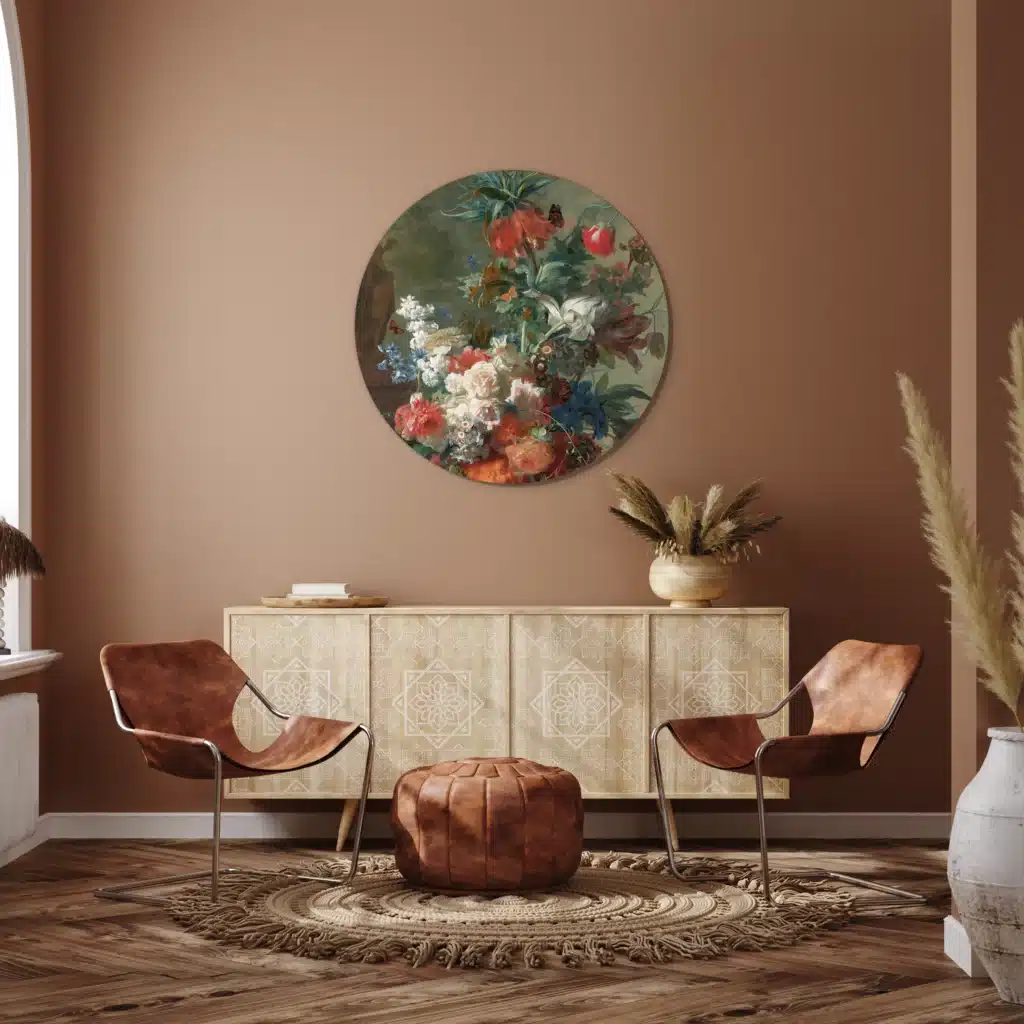 Muurcirkel stilleven met bloemen - Jan van Huysum boven een licht dressoir tegen een terracotta muur