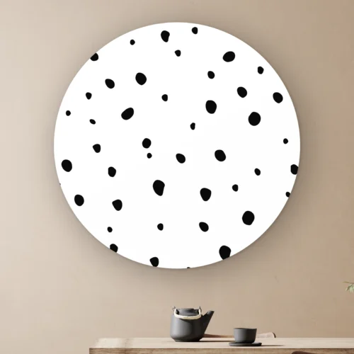 Muurcirkel Stippen aan de muur boven een houten tafel met theepot