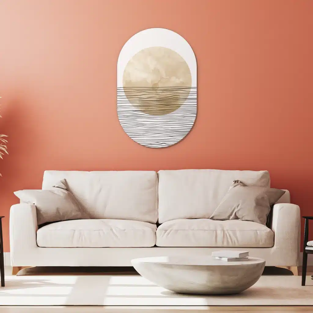 Muurovaal abstracte horizonstrepen aan een koraalrode wand boven een witte bank