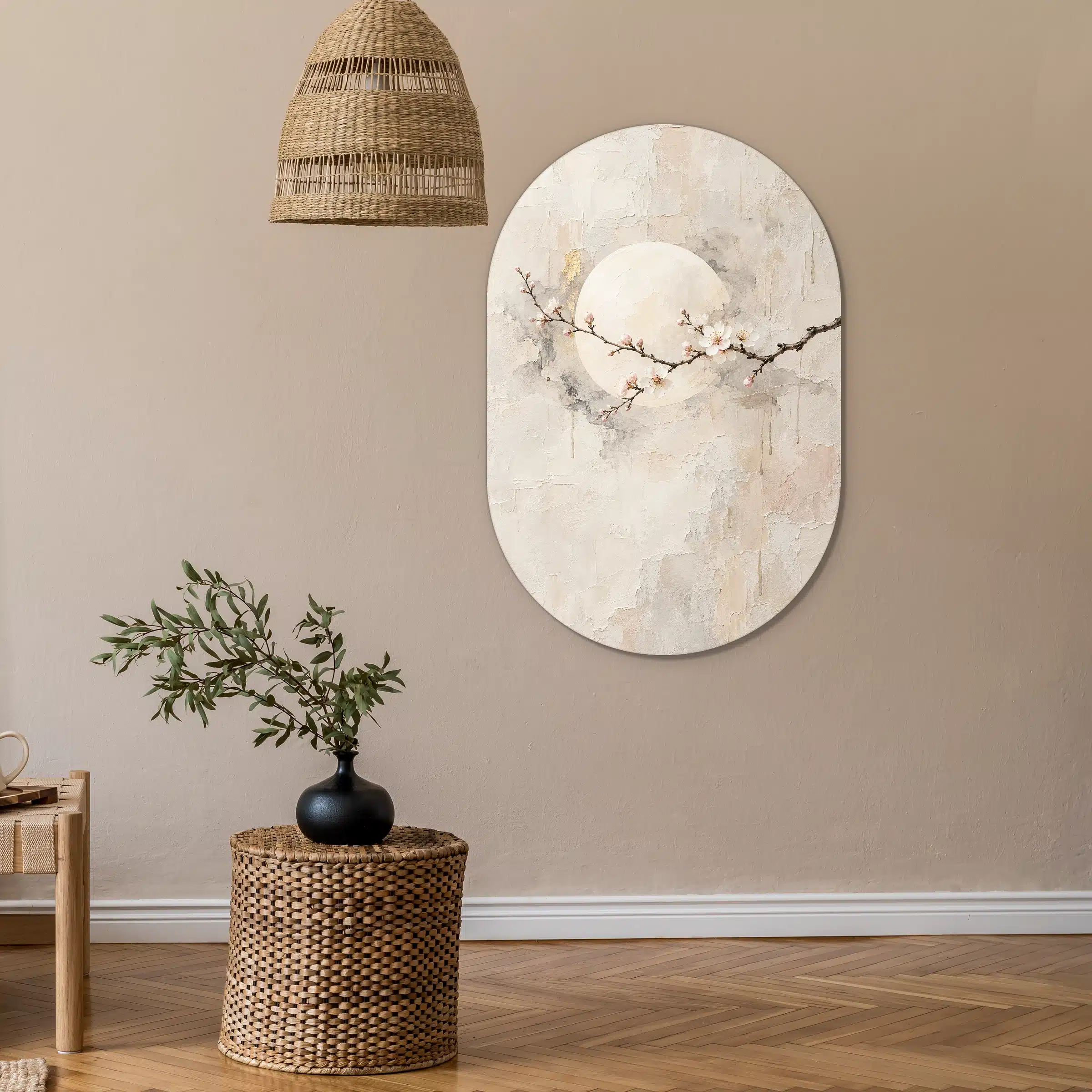 Japandi stijl schilderij als muurovaal aan een zandkleurige muur