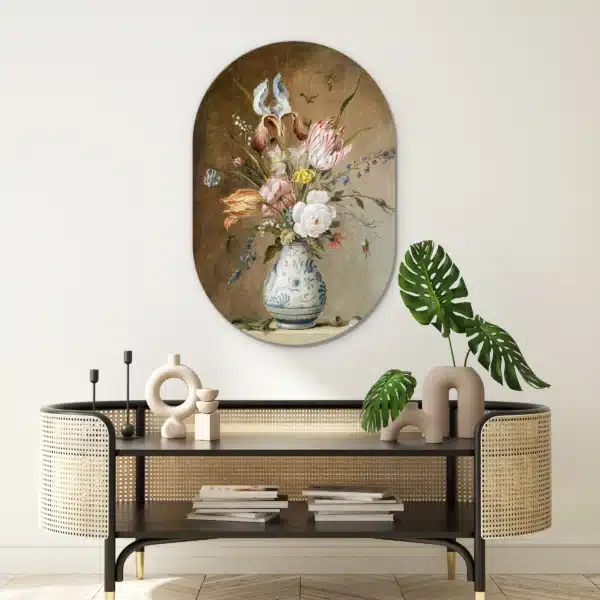 Oude meesters stilleven als muurovaal boven een rotan console