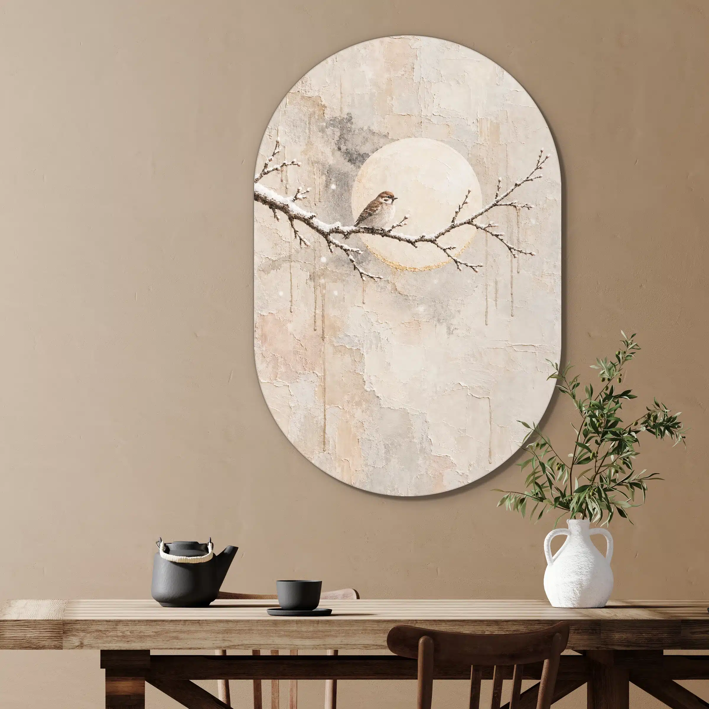 Schilderij maan als muurovaal in een eetkamer boven de eettafel