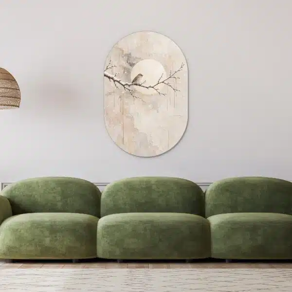 Schilderij maan als muurovaal in een lichte woonkamer boven een groene bank