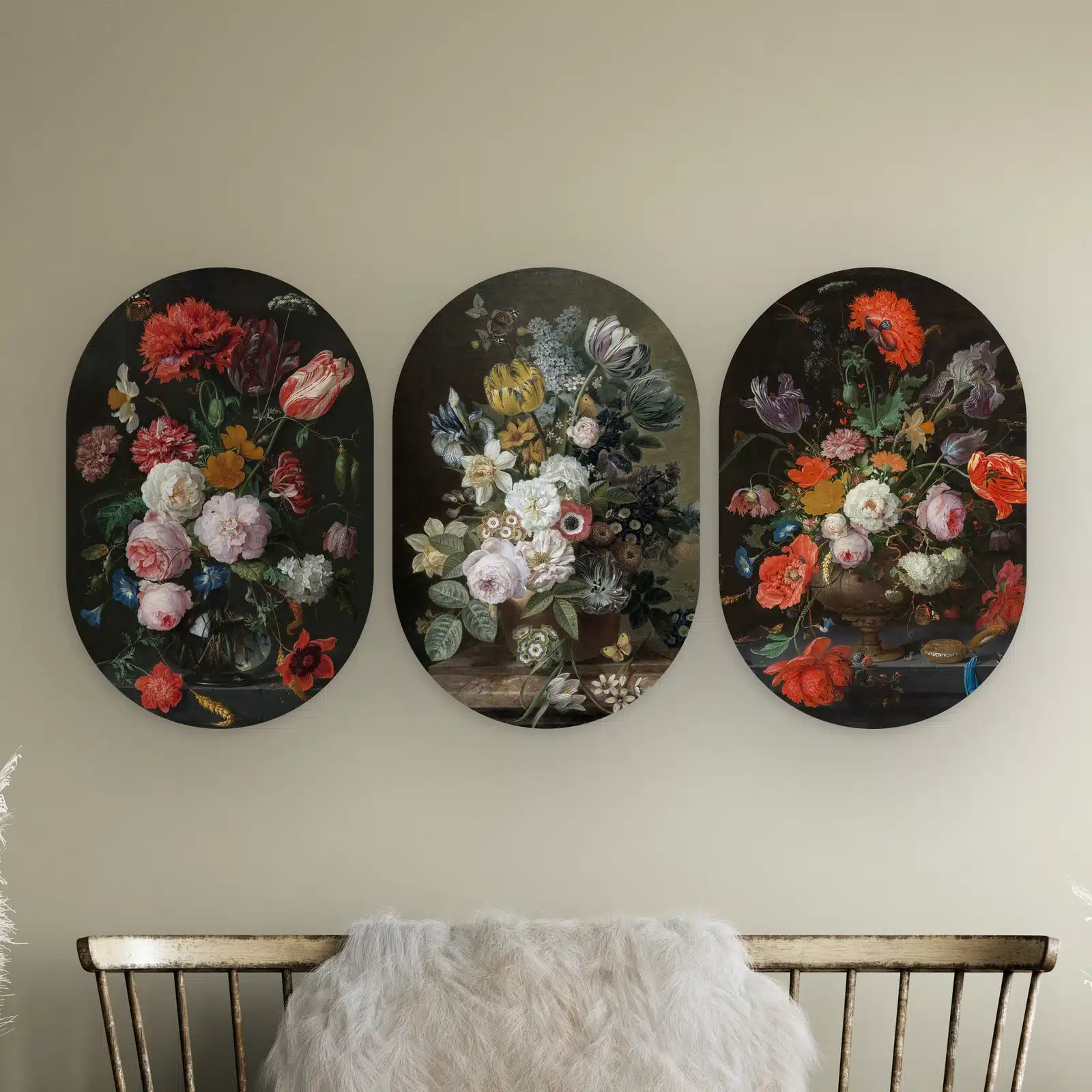 Bloemen drieluik in drie muurovalen: bloemstillevens van De Heem, Mignon en Eelkema