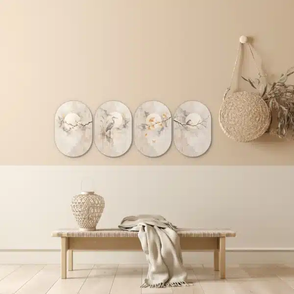 Japandi wanddecoratie set van vier muurovalen in een lichte hal boven een houten bankje