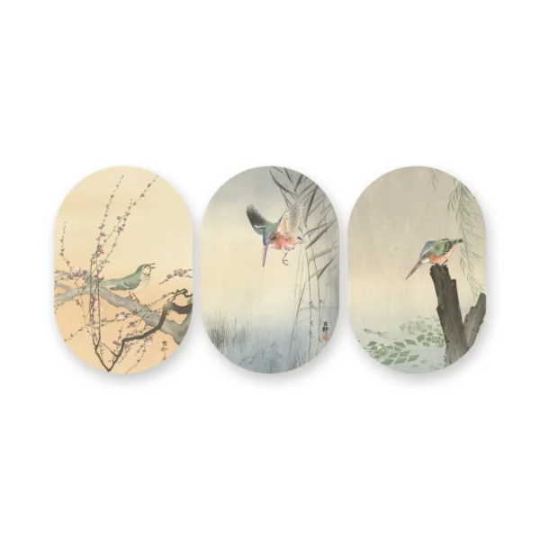 Japanse schilderijen van Koson als drieluik in muurovalen los op een witte achtergrond