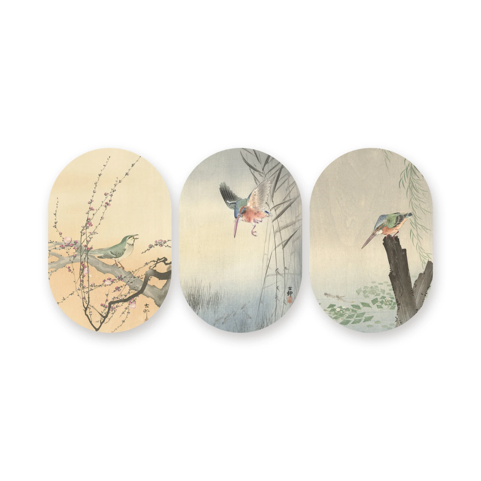 Japanse schilderijen van Koson als drieluik in muurovalen los op een witte achtergrond