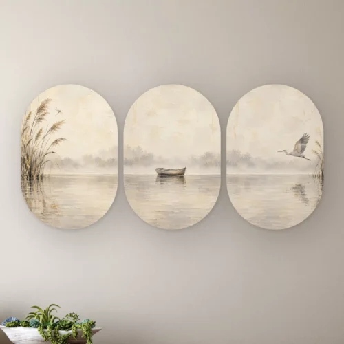 Drieluik schilderij japandi in drie muurovalen: Stil water: riet, roeiboot en vliegende reiger