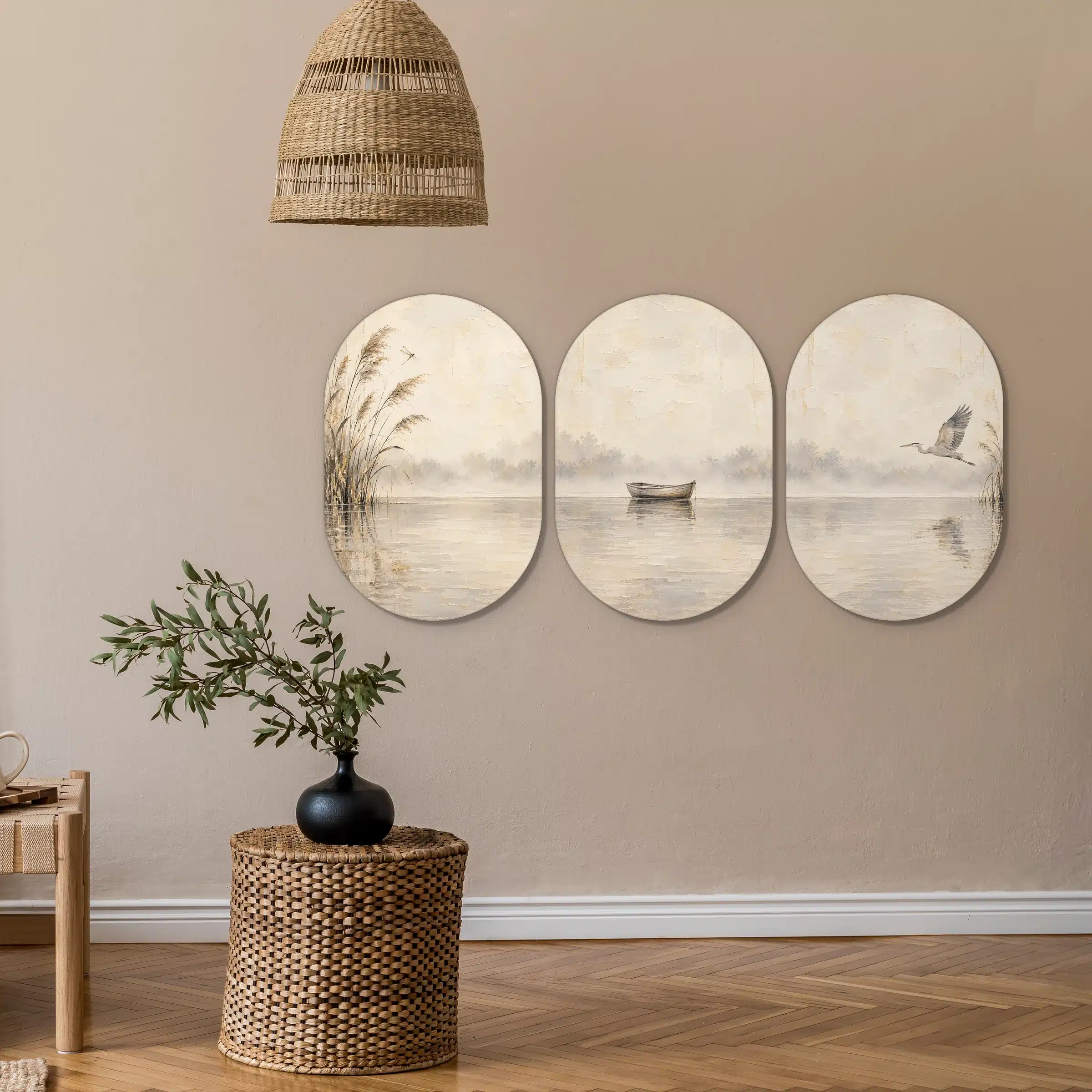 Drieluik schilderij japandi in drie muurovalen aan een zandkleurige muur