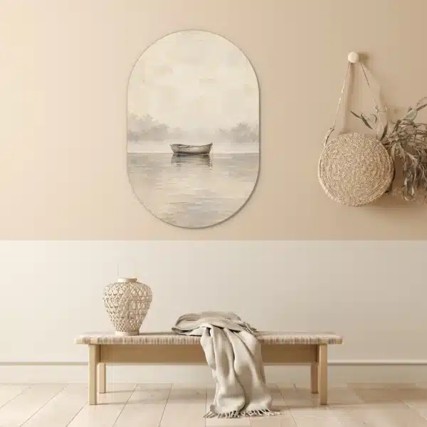 Schilderij beige tinten als muurovaal in een lichte hal boven een houten bankje