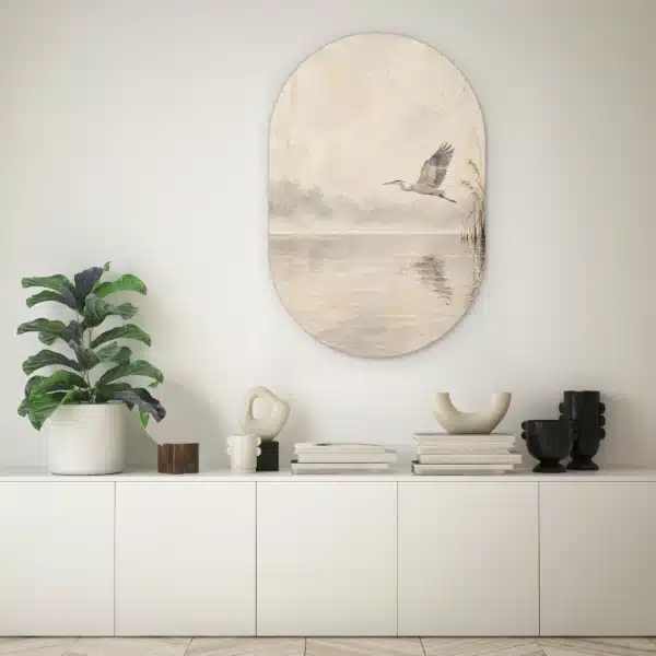Muurovaal reiger boven een witte kast