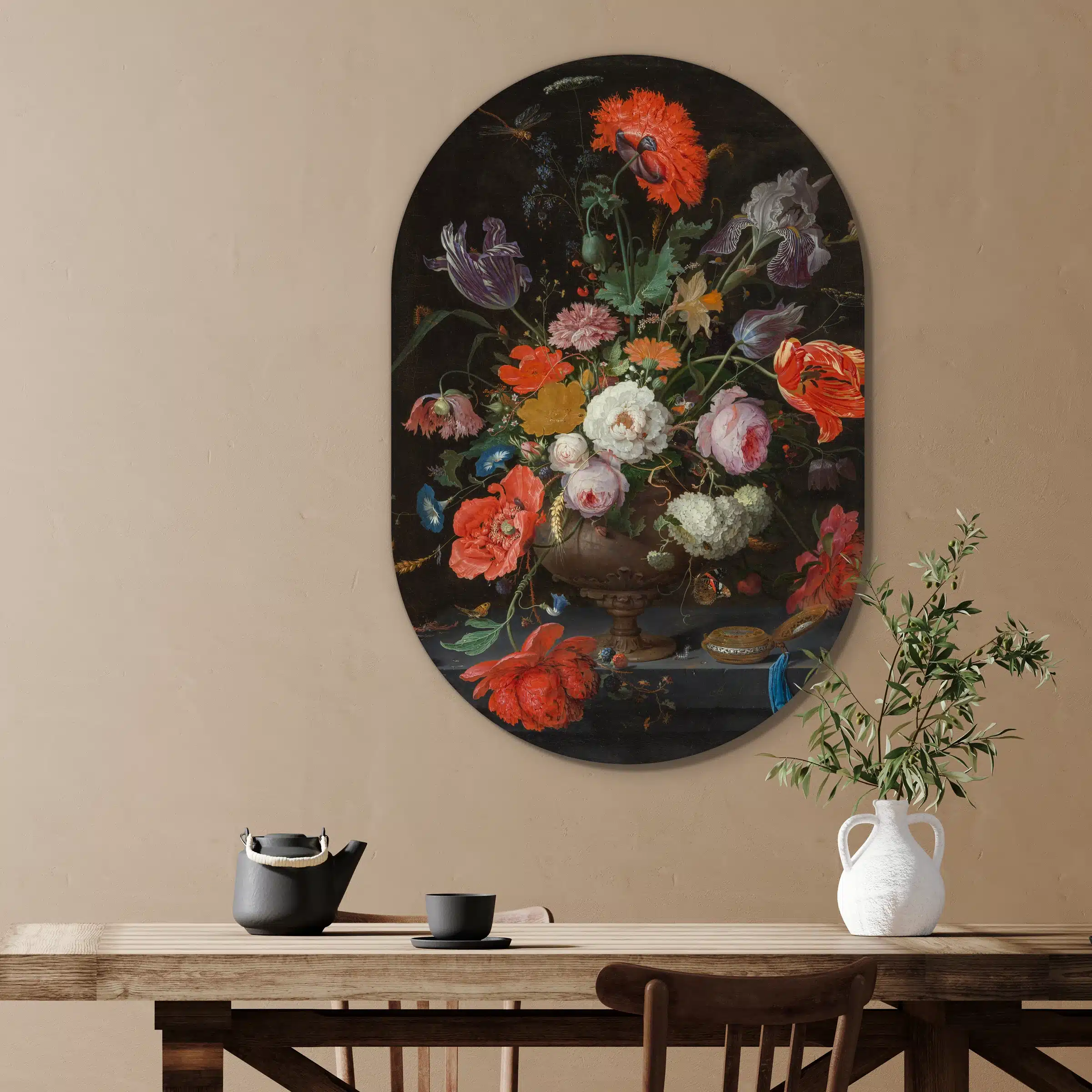 Bloemstilleven abraham mignon als muurovaal in een eetkamer boven de eettafel