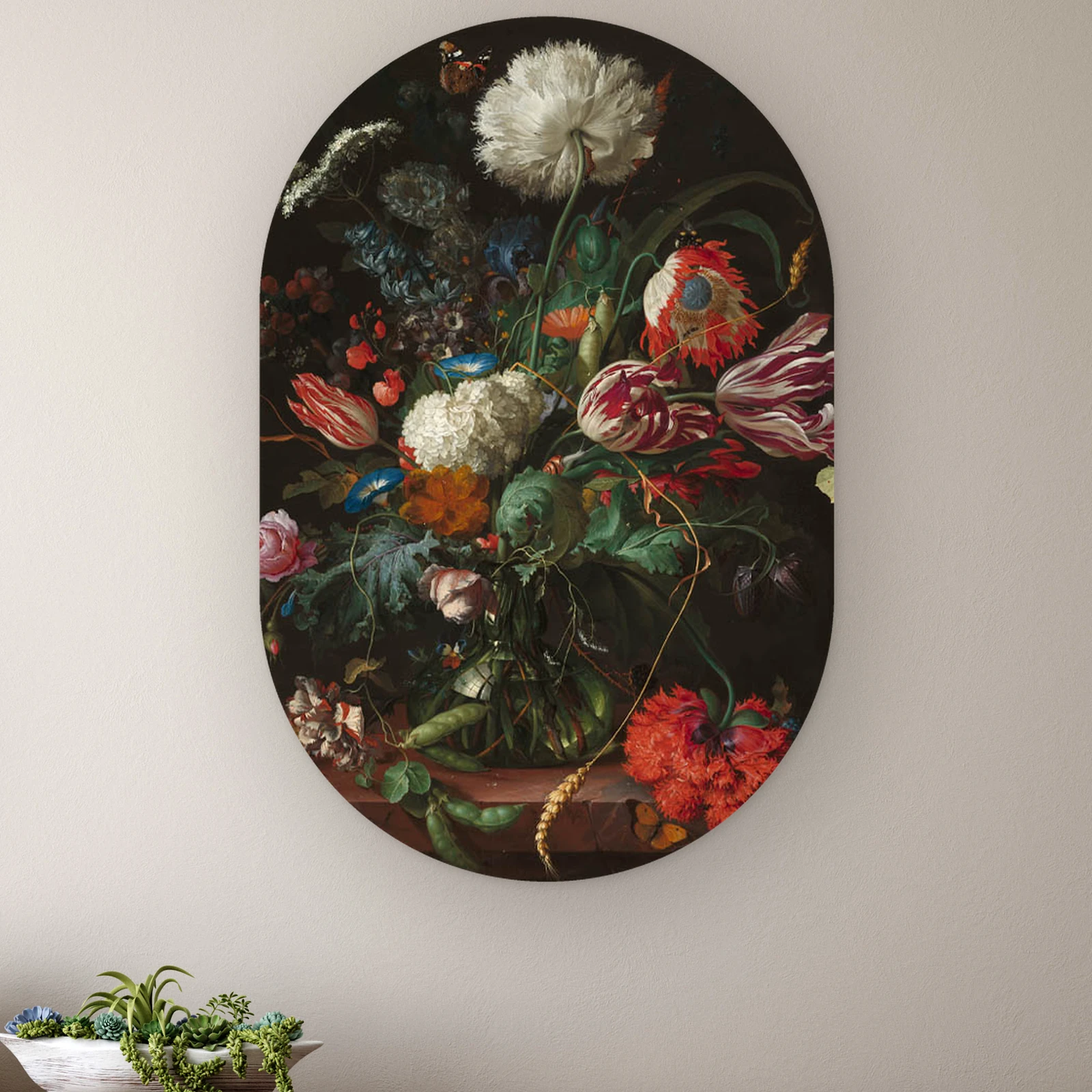 Muurovaal Vaas met bloemen van Jan Davidsz. de Heem aan de muur boven een houten dressoir met planten