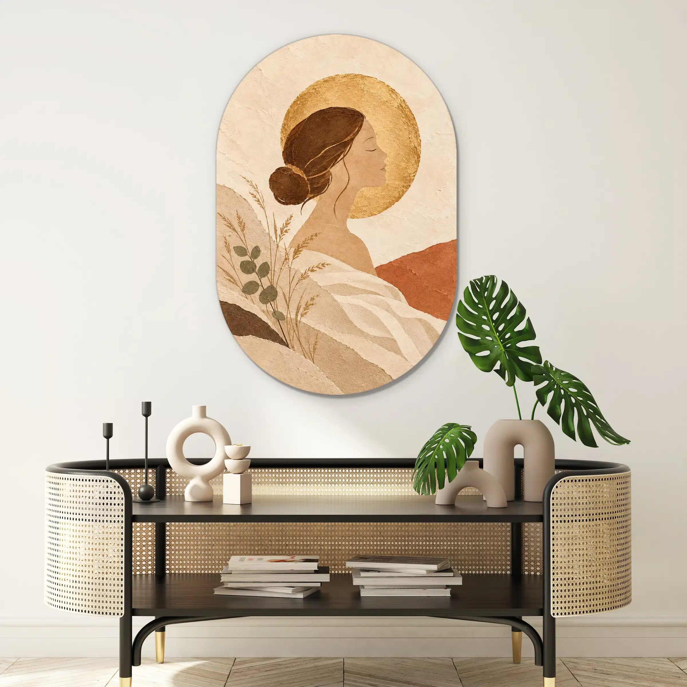Schilderij goud vrouw als muurovaal boven een rotan console