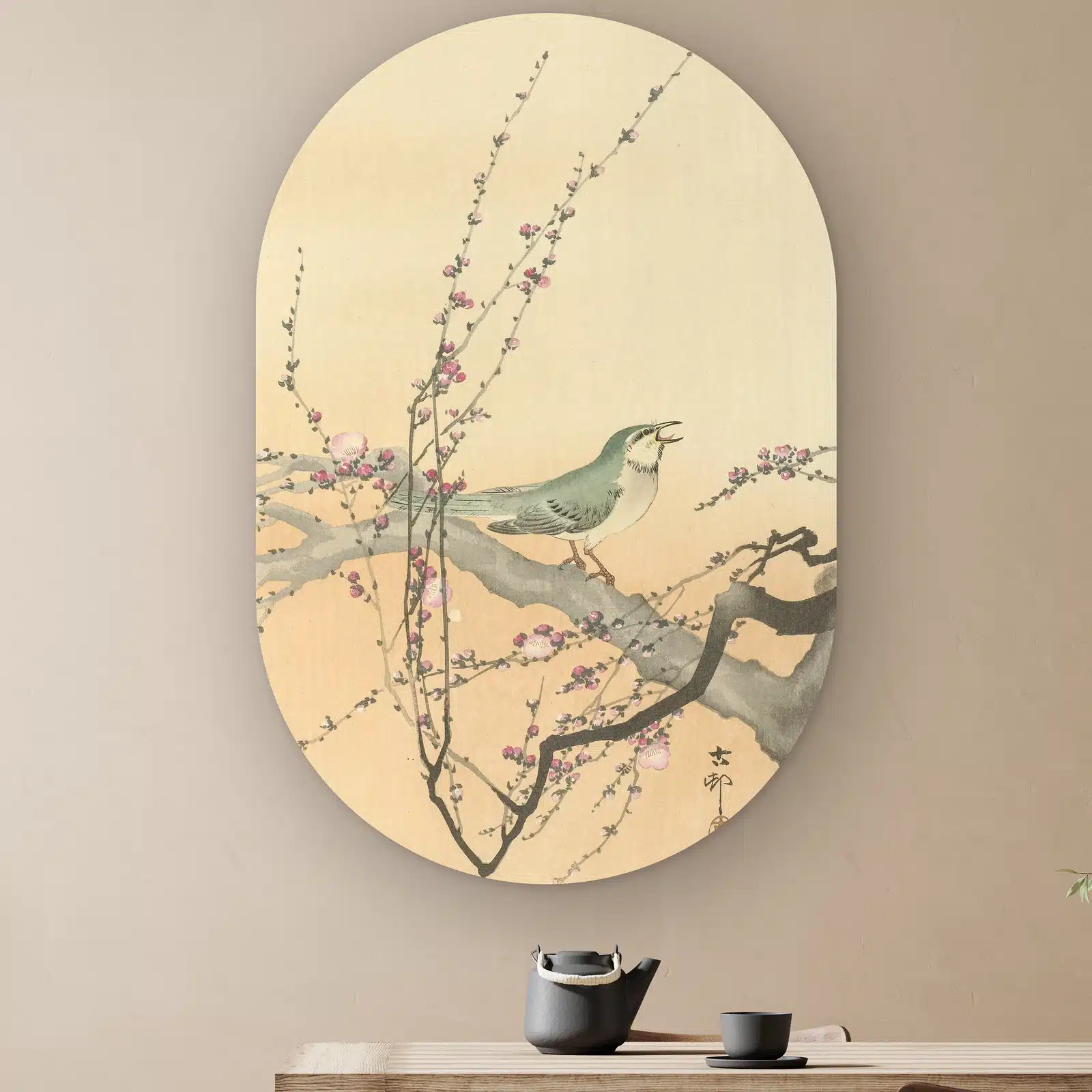 Japanse vogel schilderij als muurovaal: zangvogel op een tak met roze pruimenbloesem, Japanse prent van Ohara Koson