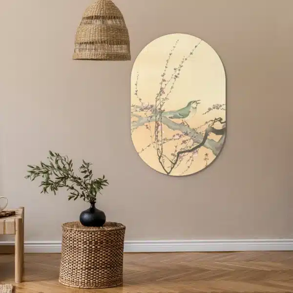 Japanse vogel schilderij als muurovaal aan een zandkleurige muur
