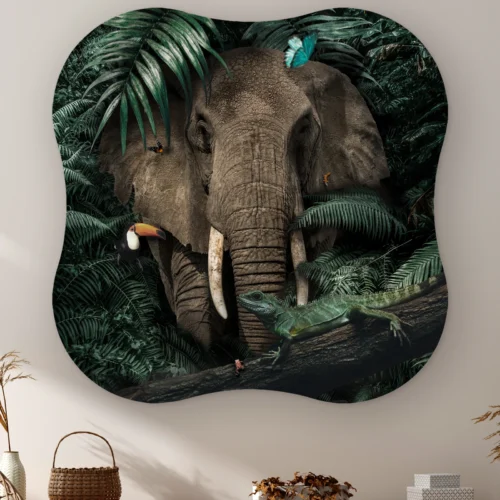 Organische vorm Jungle olifant aan de muur boven een kast met een rieten mandje