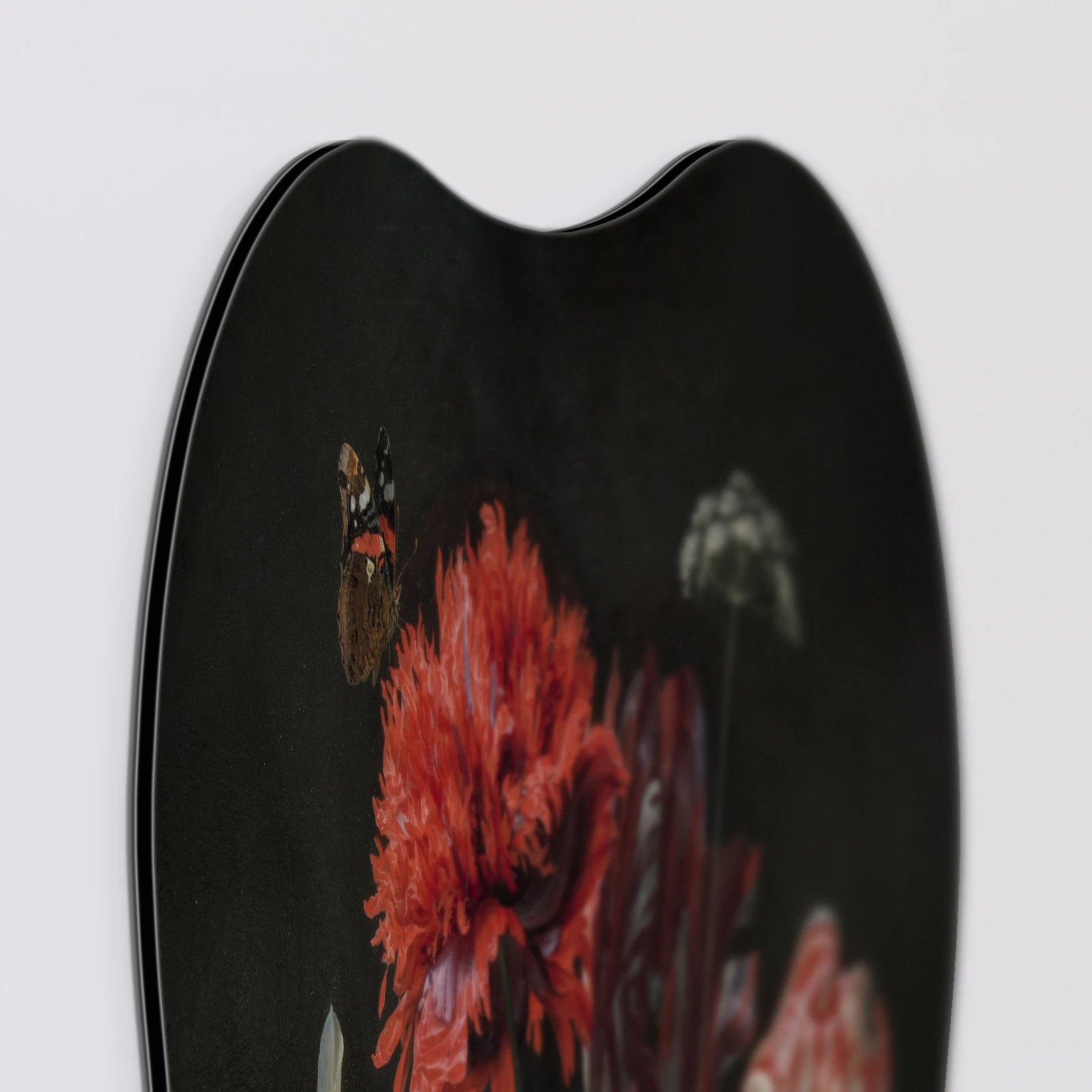 Organische vorm Stilleven met bloemen in een glazen vaas, Aluminium Dibond van dichtbij