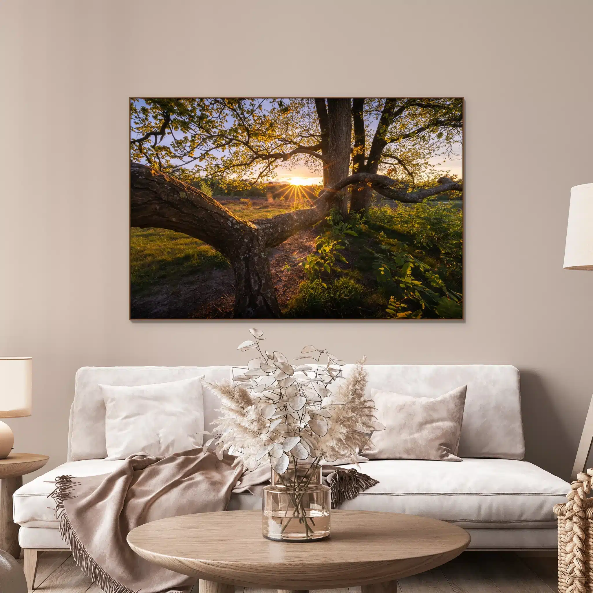 Heide wanddecoratie met houten frame boven de bank: Verwondering op de Drentse heide
