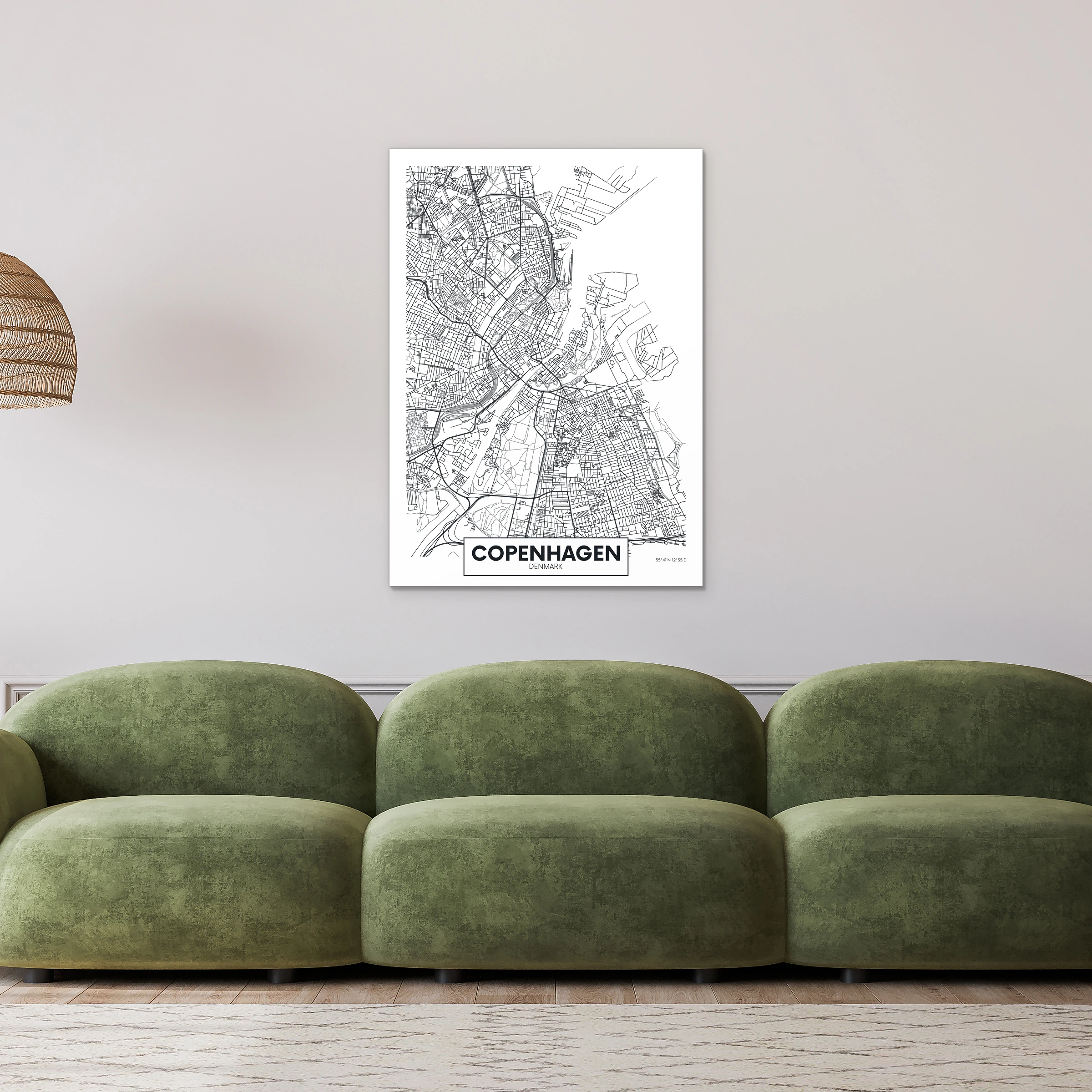 Plattegrond Kopenhagen boven een groene bank tegen een lichte muur met lambrisering