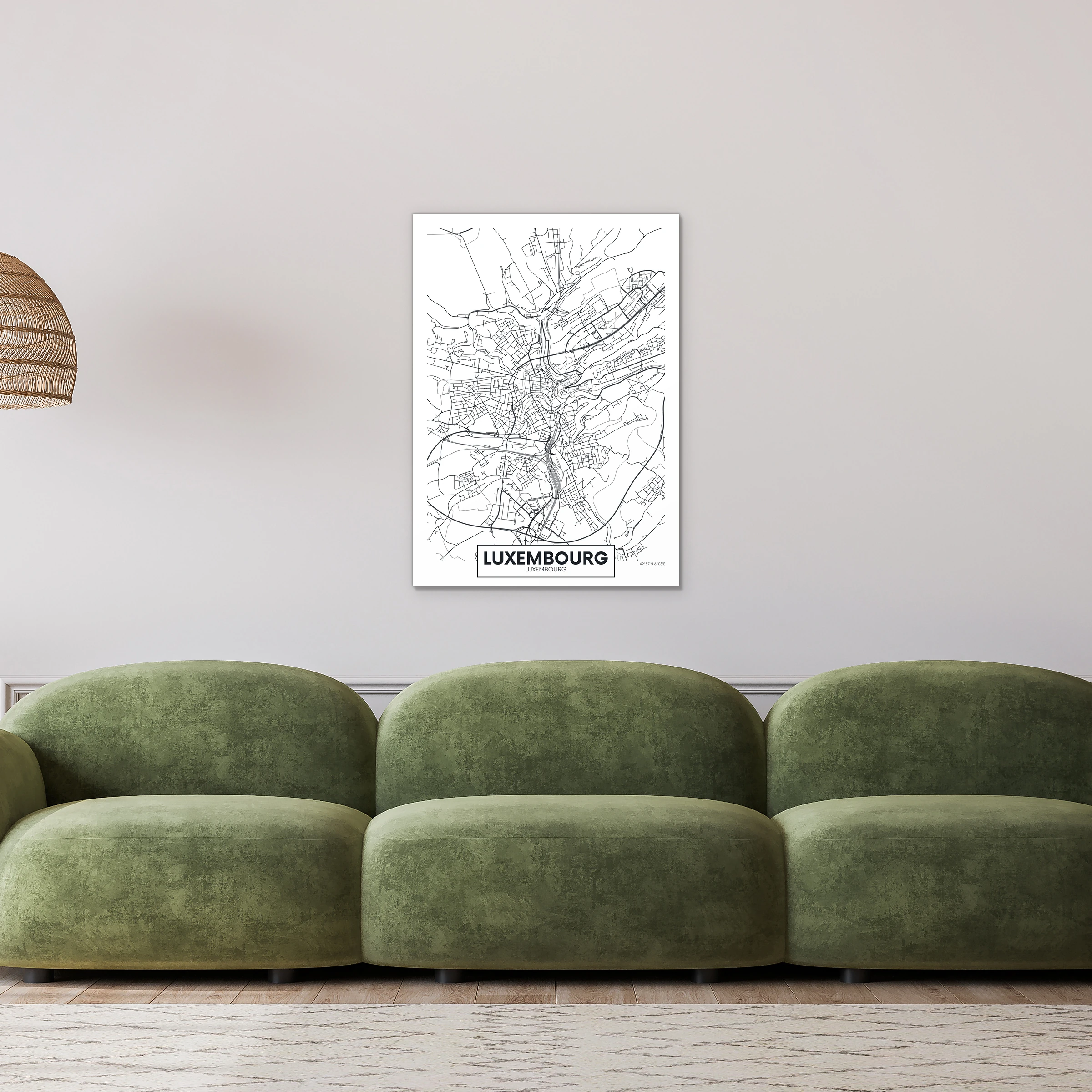 Plattegrond Luxemburg boven een saliegroene bank aan een lichte muur met lambrisering
